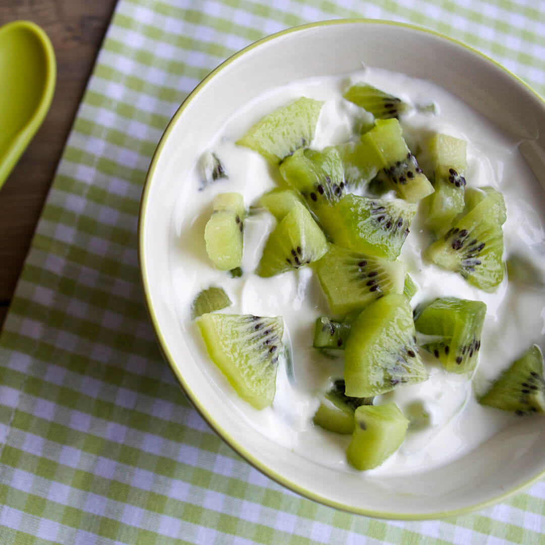 A bowl of kiwi and yogurt 
