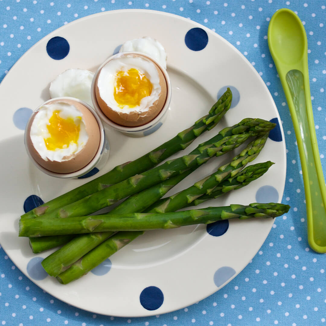 2 dippy eggs served with asparagus