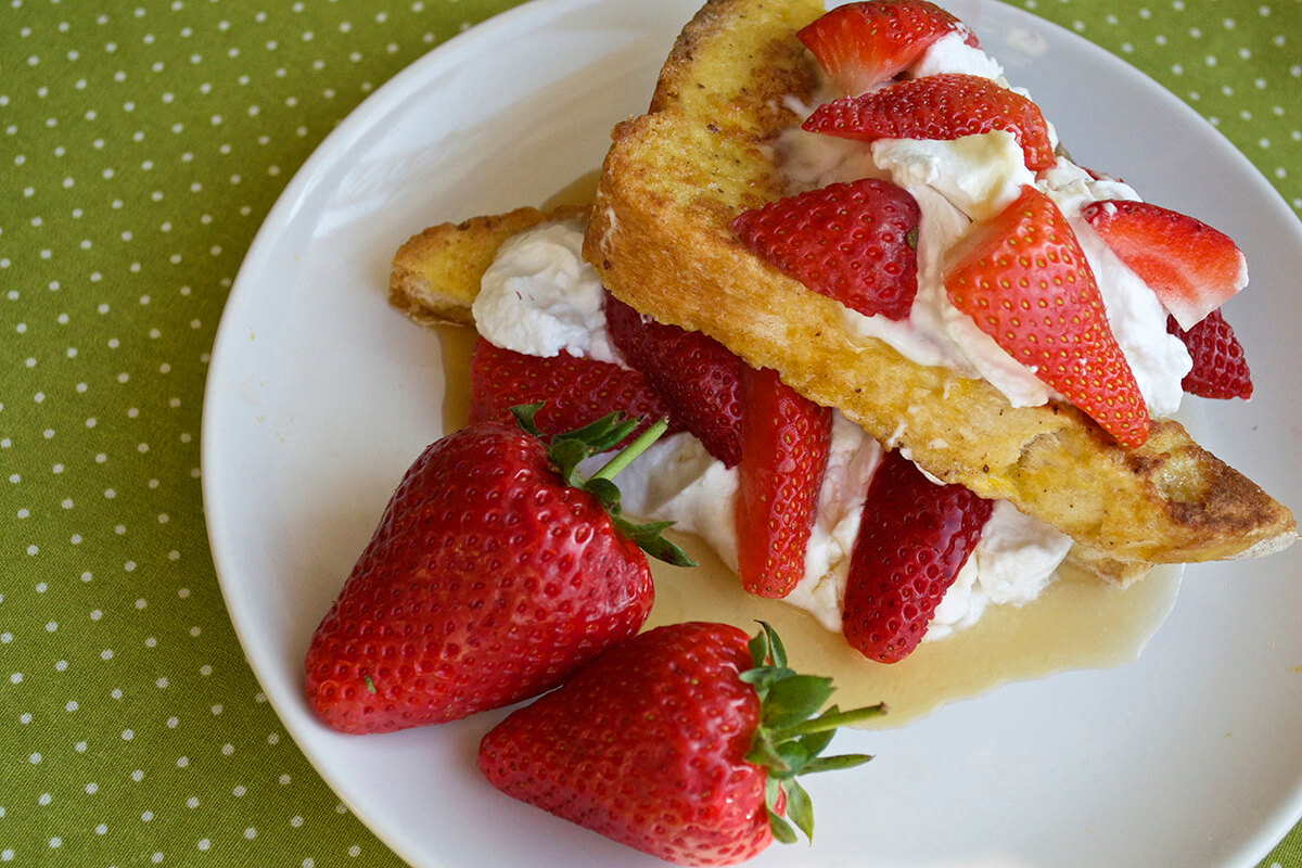 French Toast for Baby with Strawberries, Greek yoghurt and maple syrup
