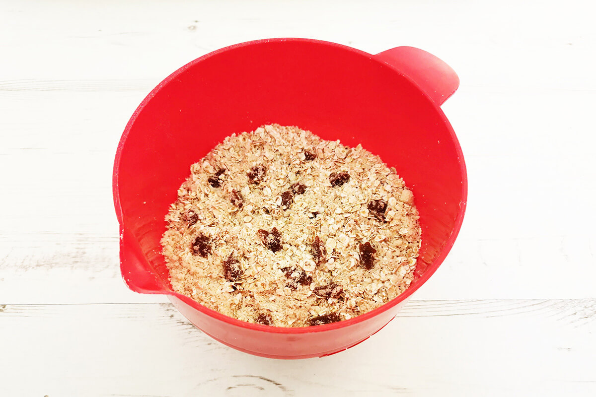 A bowl of Organix Gummies mixed with oats and ground almonds